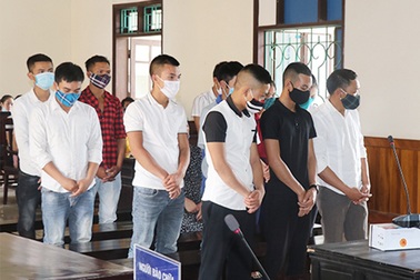 Ổ nhóm giả danh nhân viên ngân hàng, cán bộ thuế lĩnh gần 200 tháng tù