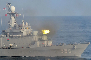 Hàn Quốc nổ súng ngăn tàu chiến Triều Tiên vượt ranh giới trên biển