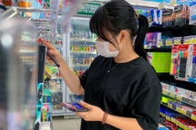 Làm thêm dịp Tết: Cử nhân "cày sấp mặt" vẫn thua... lương công nhân