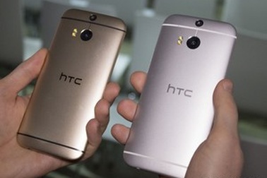 Samsung, HTC “đua nhau” tặng smartphone bằng vàng cho CEO T-Mobile