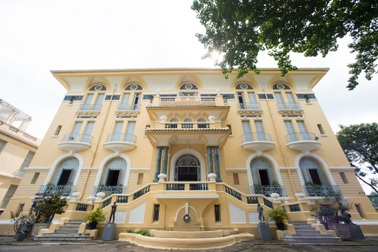 Vẻ đẹp viên ngọc kiến trúc Pháp nằm giữa Sài Gòn