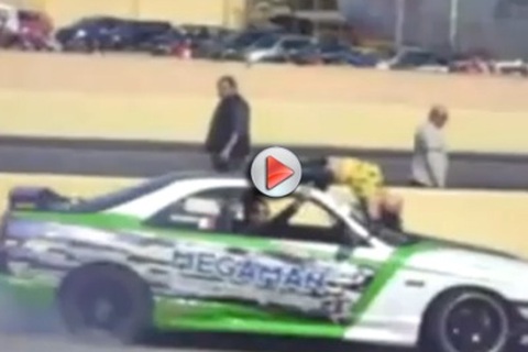 Màn trình diễn drift cực kỳ mạo hiểm