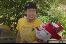 "Đi giữa trời rực rỡ" tập 18: Chải mang hoa đến tận trường tặng cho Pu