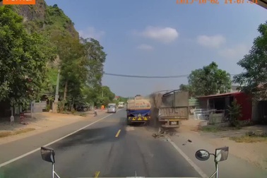 Xe bồn chở xăng gặp họa vì lạng lách vượt ẩu