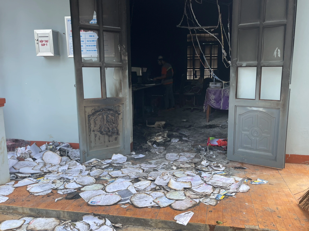 Vụ tấn công trụ sở xã ở Đắk Lắk: Nhiều gia đình đưa con đến công an đầu thú - 1 Vụ tấn công trụ sở xã ở Đắk Lắk: Nhiều gia đình đưa con đến công an đầu thú - 1