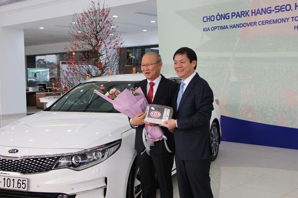 Điều đặc biệt ở 4 mẫu xe mà doanh nghiệp tặng ông Park Hang Seo - 1 Điều đặc biệt ở 4 mẫu xe mà doanh nghiệp tặng ông Park Hang Seo - 1