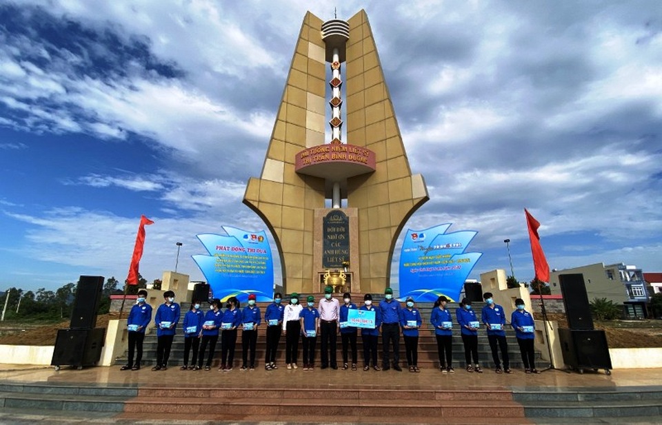 Thanh niên Bình Định thi đua làm nghìn việc tốt - 4 Thanh niên Bình Định thi đua làm nghìn việc tốt - 4