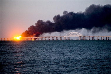 Ukraine tuyên bố sẽ phá hủy hoàn toàn cầu Crimea