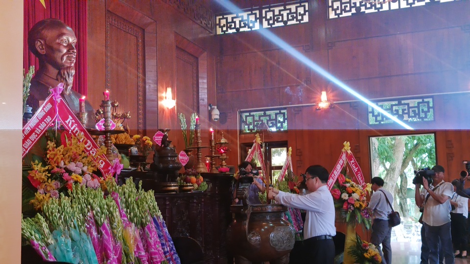 Khánh thành công trình đèn Led, bảng chỉ dẫn quê hương Chủ tịch Hồ Chí Minh - 3 Khánh thành công trình đèn Led, bảng chỉ dẫn quê hương Chủ tịch Hồ Chí Minh - 3