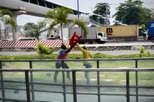 Bảo vệ ga metro TPHCM đánh nhau với tài xế xe ôm