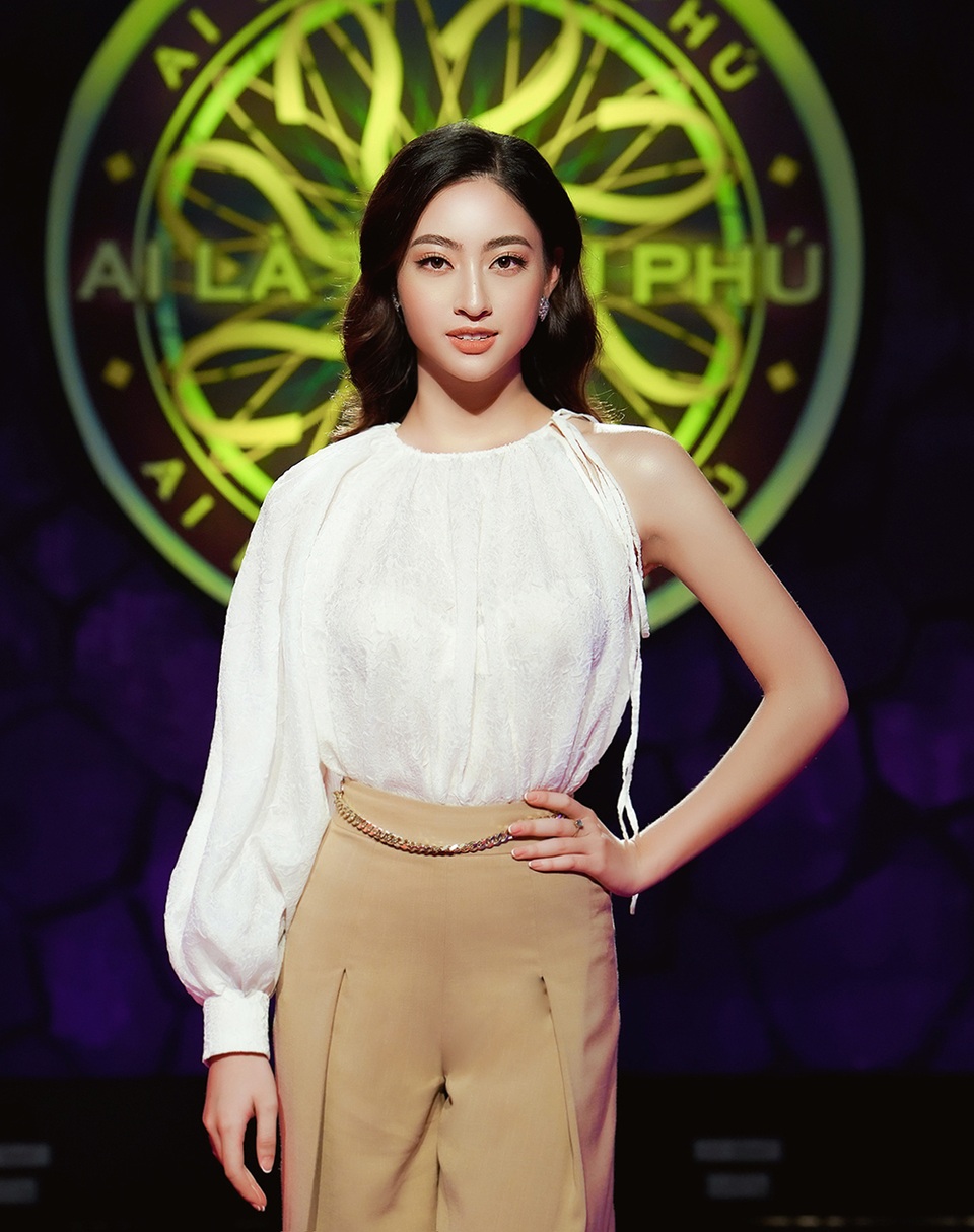 Lương Thùy Linh bất ngờ ngồi ghế nóng thi “Ai là triệu phú” - 1 Lương Thùy Linh bất ngờ ngồi ghế nóng thi “Ai là triệu phú” - 1