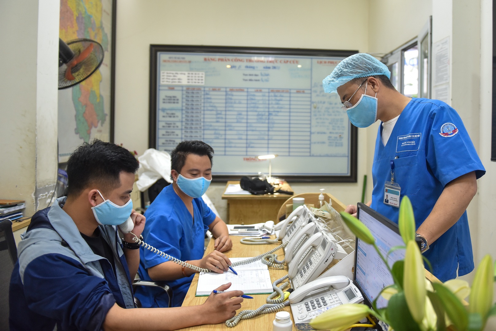 Chuyện chưa kể trên chuyến xe không được bật điều hòa đi bắt Covid - 1 Chuyện chưa kể trên chuyến xe không được bật điều hòa đi bắt Covid - 1