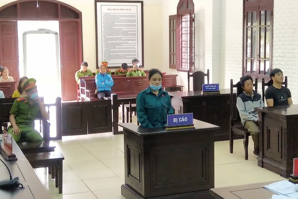 Tự xưng lãnh đạo trường đại học, chiếm đoạt hơn 1 tỷ đồng - 1 Tự xưng lãnh đạo trường đại học, chiếm đoạt hơn 1 tỷ đồng - 1