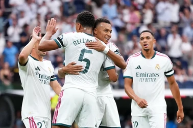 Real Madrid thắng đậm ở La Liga, HLV Mourinho đi vào lịch sử