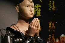 Đền thờ 400 tuổi Nhật Bản gây “sốt” vì dùng nhà sư robot giá 1 triệu USD