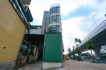 Nhà chỉ vừa một người đi trên những mảnh đất vàng tiền tỷ giữa Thủ đô