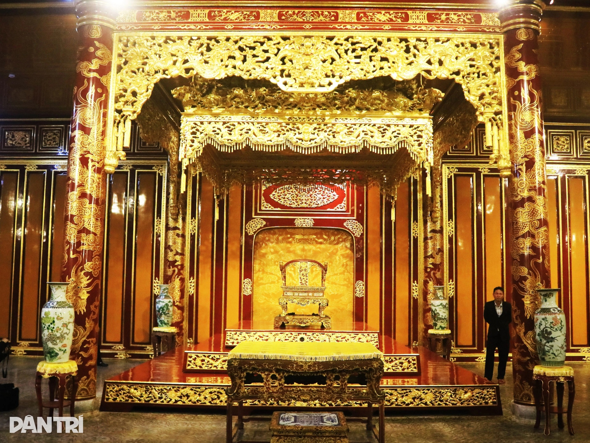 Hình ảnh bảo vật độc bản ngai vàng điện Thái Hòa trước khi bị phá hỏng - 3 Hình ảnh bảo vật độc bản ngai vàng điện Thái Hòa trước khi bị phá hỏng - 3
