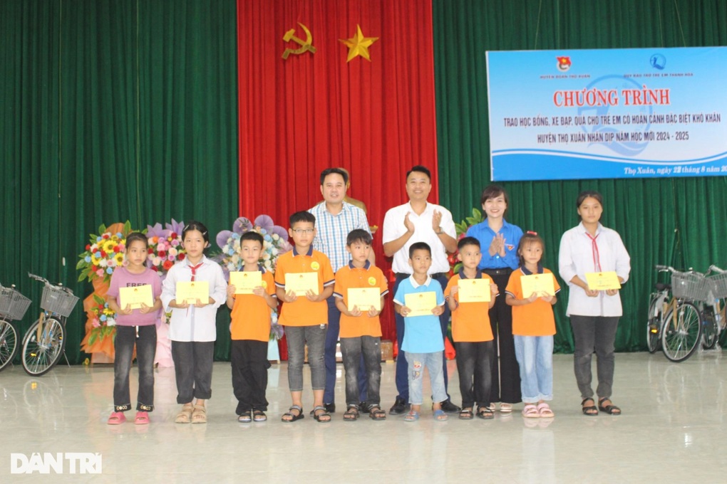 Hơn 600 triệu đồng chắp cánh ước mơ đến học sinh nghèo - 3