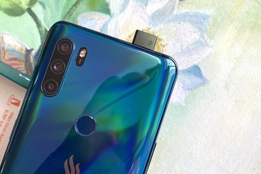 Đập hộp Vsmart Active 3 camera trượt mới ra mắt tại Việt Nam