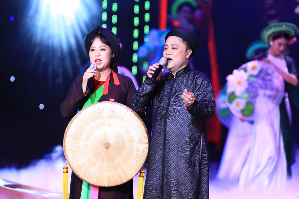 Đạo diễn - diễn viên Nguyễn Công Vượng xác lập kỷ lục Việt Nam - 4 Đạo diễn - diễn viên Nguyễn Công Vượng xác lập kỷ lục Việt Nam - 4