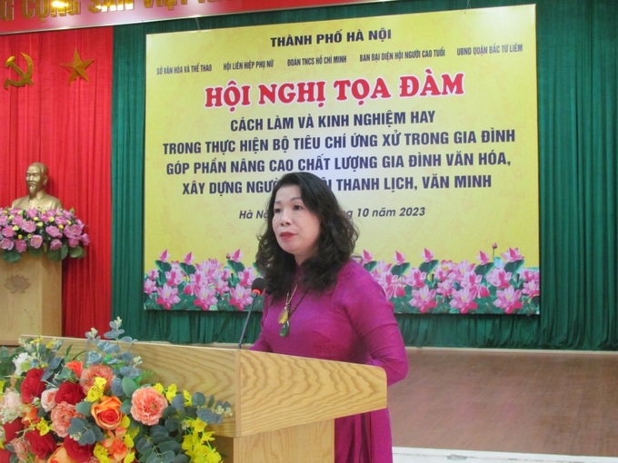 Bà Trần Thị Vân Anh, Phó Giám đốc Sở Văn hóa và Thể thao Hà Nội chủ trì tọa đàm