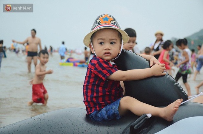 Nhiá»u trÆ°á»ng há»£p bá» máº¹ vui chÆ¡i Äá» láº¡c máº¥t con, loa phÃ¡t thanh cá»§a bÃ£i biá»n ÄÃ£ thÃ´ng bÃ¡o Äá» tÃ¬m bá» máº¹ cho cÃ¡c chÃ¡u bÃ©.