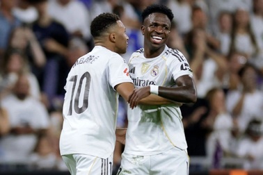 Vinicius và Mbappe tỏa sáng giúp Real Madrid tạm soán ngôi Barcelona