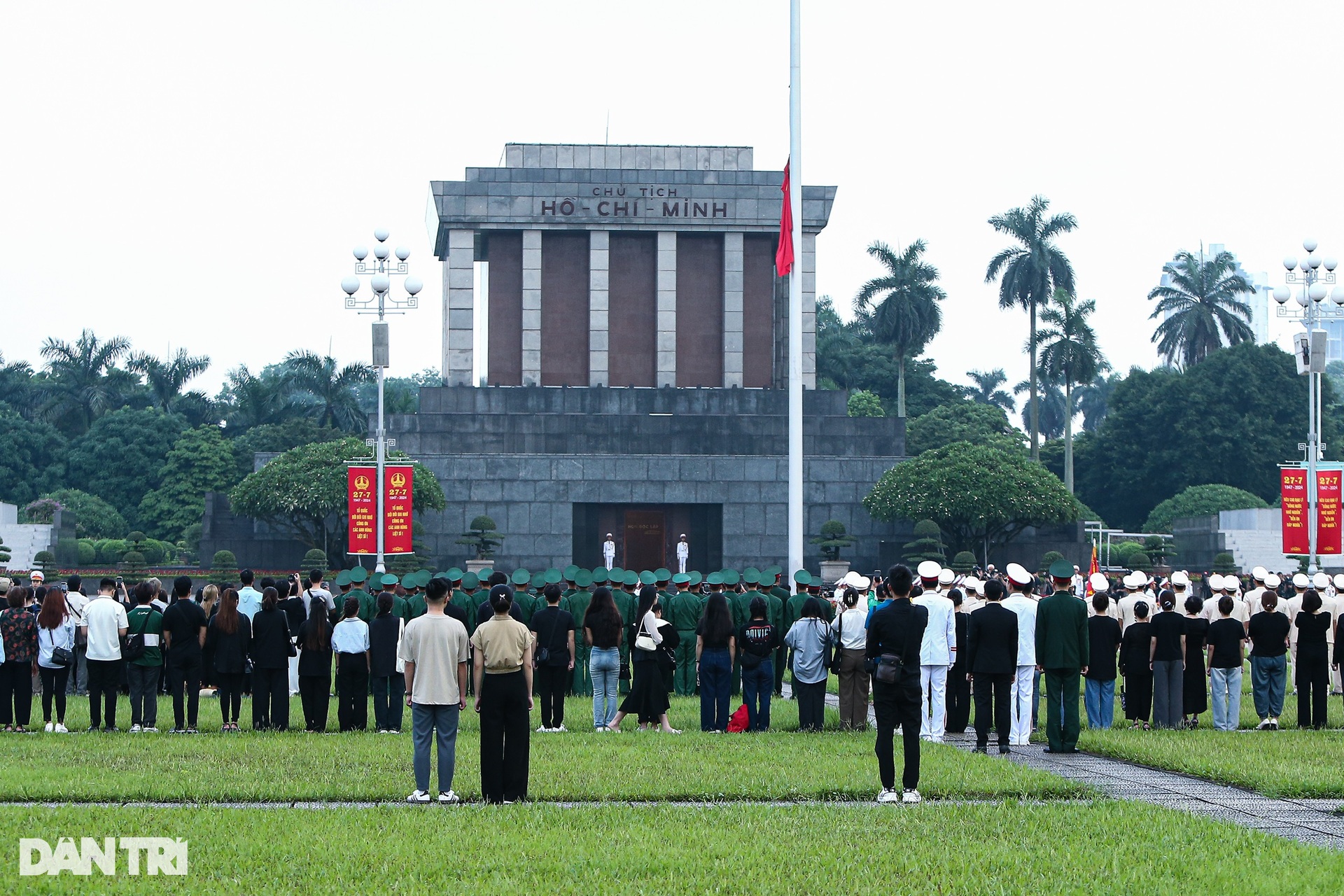 Trang nghiêm Lễ thượng cờ rủ Quốc tang Tổng Bí thư Nguyễn Phú Trọng - 10