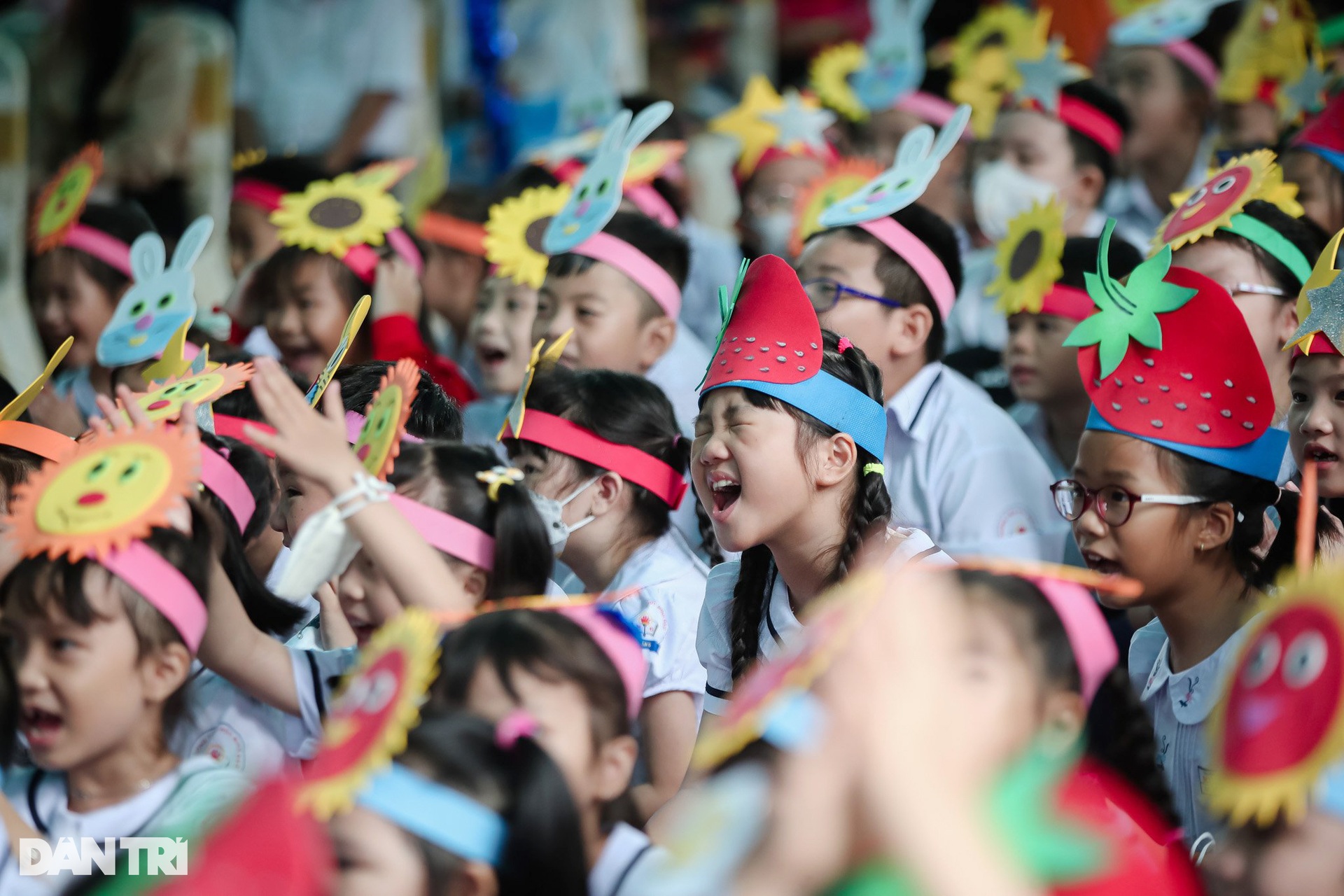 Hơn 1,7 triệu học sinh TPHCM hân hoan khai giảng năm học mới - 11 Hơn 1,7 triệu học sinh TPHCM hân hoan khai giảng năm học mới - 11