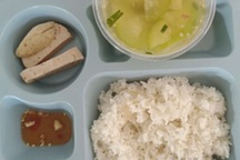 Cho hiệu trưởng nghỉ việc sau vụ suất ăn 30.000 đồng chỉ có 2 miếng chả