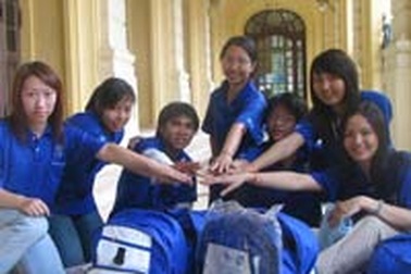 Du học sinh Anh hoạt động tình nguyện 