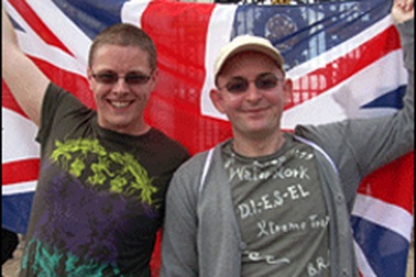 Mở tiệc ăn mừng “2012”