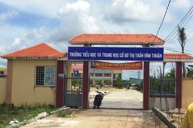 Có nhiều học sinh bỏ học sau khi chuyển về trường mới?