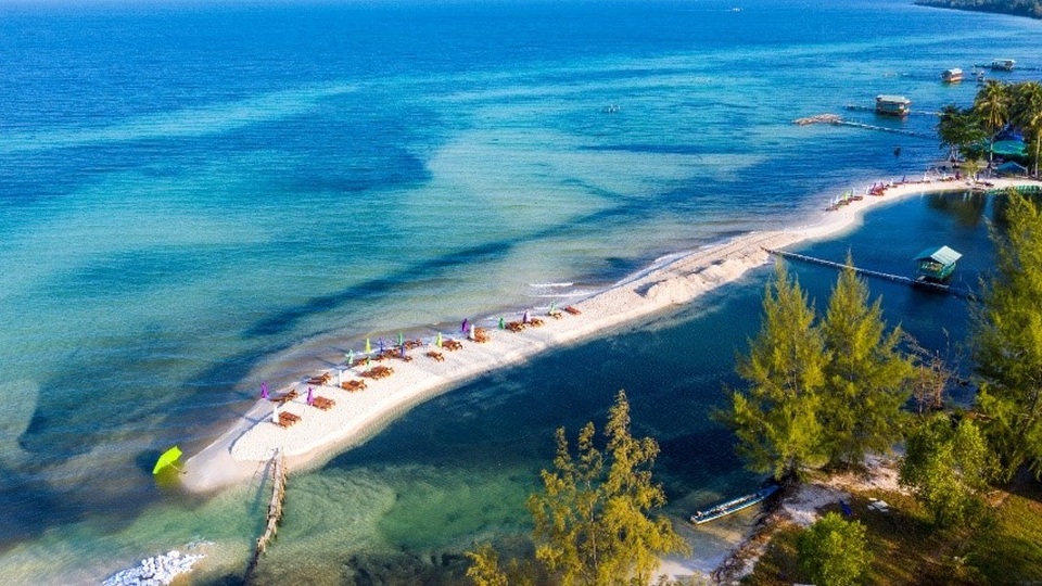 Top 5 bãi biển đẹp nhất Việt Nam khiến hàng triệu du khách mê đắm - 2 Top 5 bãi biển đẹp nhất Việt Nam khiến hàng triệu du khách mê đắm - 2