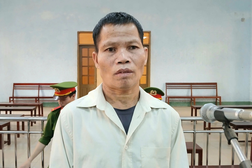 Bố dượng lĩnh 13 năm tù vì hiếp dâm con riêng của vợ 13 năm trước - 1 Bố dượng lĩnh 13 năm tù vì hiếp dâm con riêng của vợ 13 năm trước - 1