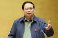 Thủ tướng: “Sẽ cân đối, tính toán để tăng lương sớm”