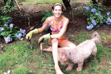 Hình ảnh giản dị về Hoa hậu Hoàn vũ đăng quang tại Việt Nam