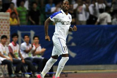 Drogba không thể dự trận giao hữu với MU vì chấn thương