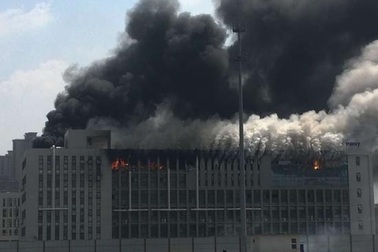 Trung Quốc: Nhà máy dệt bốc cháy ngùn ngụt, 1 người chết