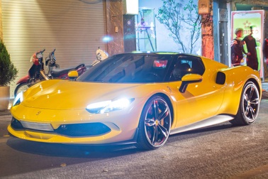 Lần đầu mua siêu xe, đại gia trẻ tuổi Hà thành chọn Ferrari hơn 23 tỷ đồng