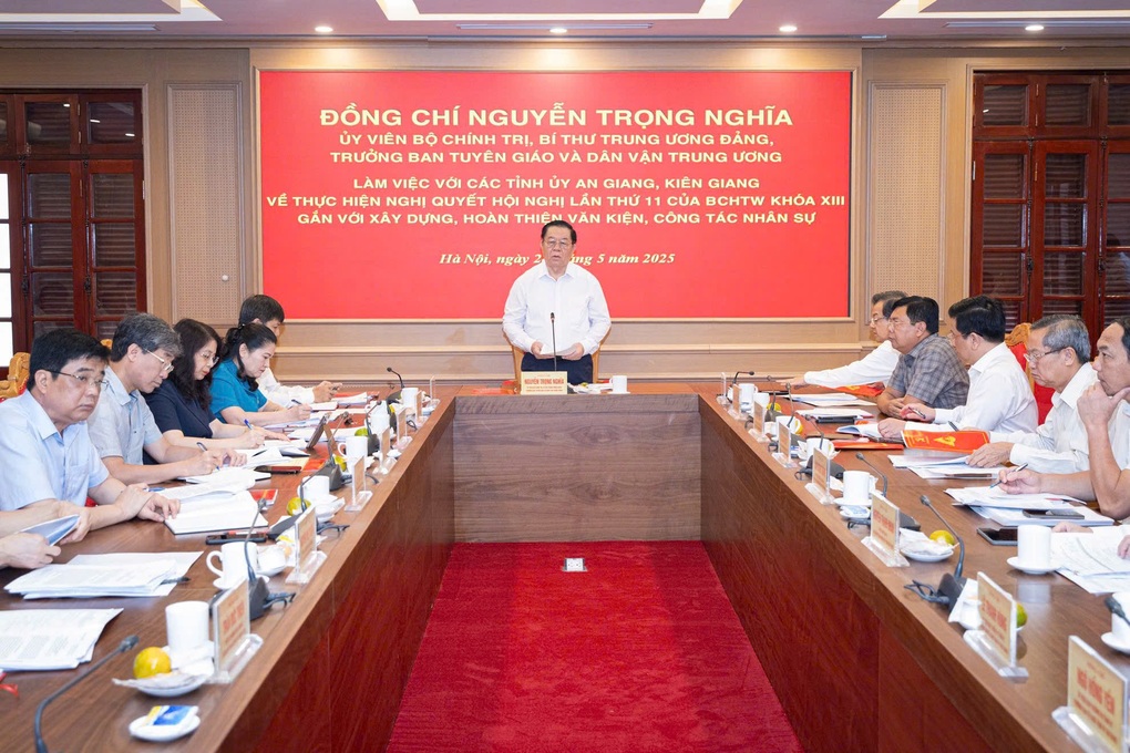 Sẽ kiểm tra việc sắp xếp cán bộ sau sáp nhập tỉnh, sai ở đâu xử ngay ở đó - 3 Sẽ kiểm tra việc sắp xếp cán bộ sau sáp nhập tỉnh, sai ở đâu xử ngay ở đó - 3