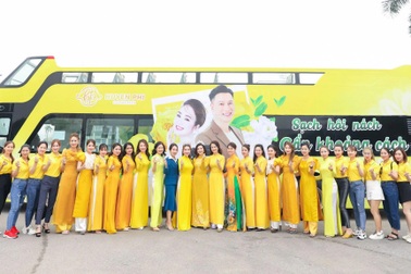 Roadshow Huyền Phi phủ sắc vàng Hà Nội