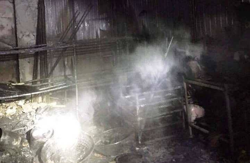 Cháy cửa hàng tạp hóa ngày cận Tết, 2 người may mắn thoát nạn - 2