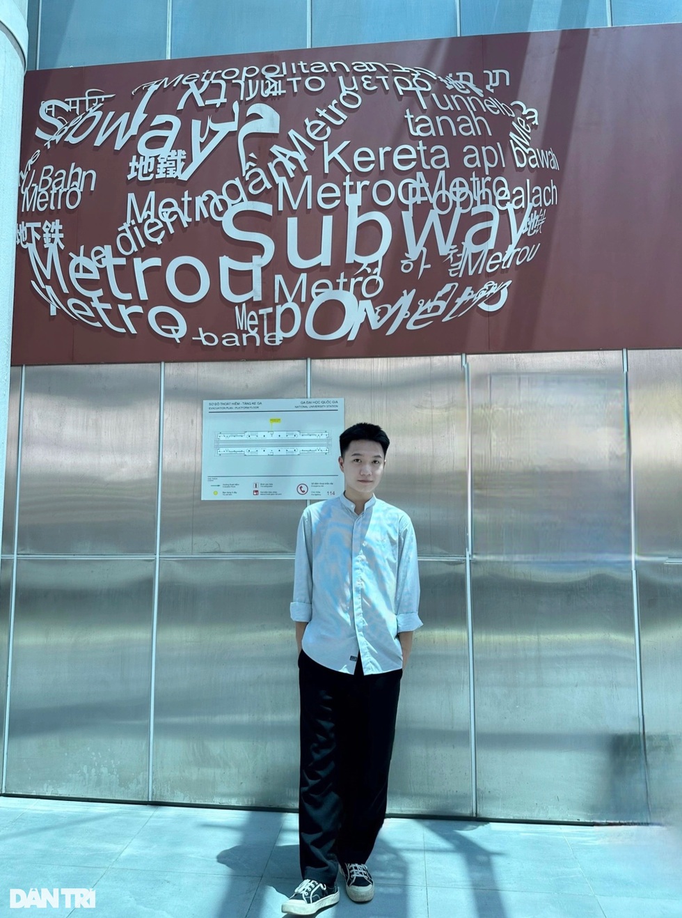 Nắng nóng giới trẻ Hà Nội vẫn đổ xô sống ảo ở tuyến tàu Nhổn - ga Hà Nội - 3