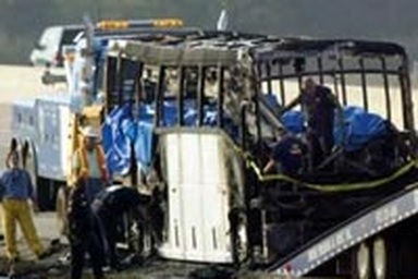 Cháy xe buýt chở người lánh bão Rita, 24 người chết