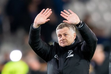 Hòa thất vọng, HLV Solskjaer đổ lỗi cho... trái bóng