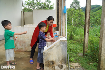 Hàng chục trẻ mầm non miền núi chen chúc trong phòng học xuống cấp