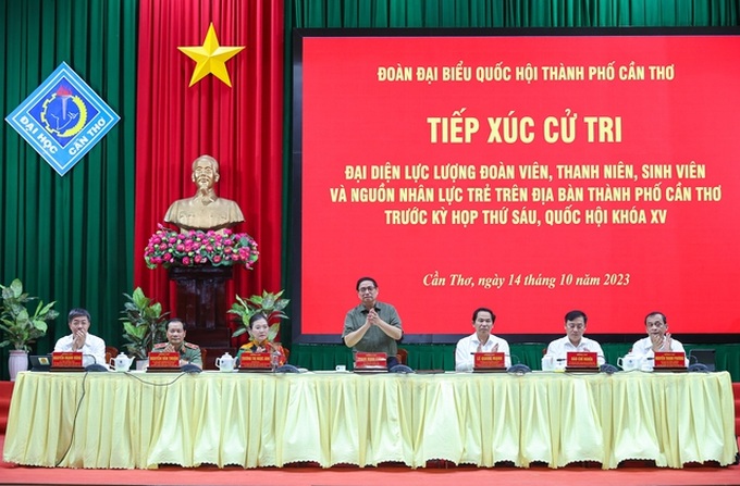 Thủ tướng Phạm Minh Chính và Đoàn đại biểu Quốc hội TP. Cần Thơ tại cuộc tiếp xúc cử tri - Ảnh: VGP/Nhật Bắc