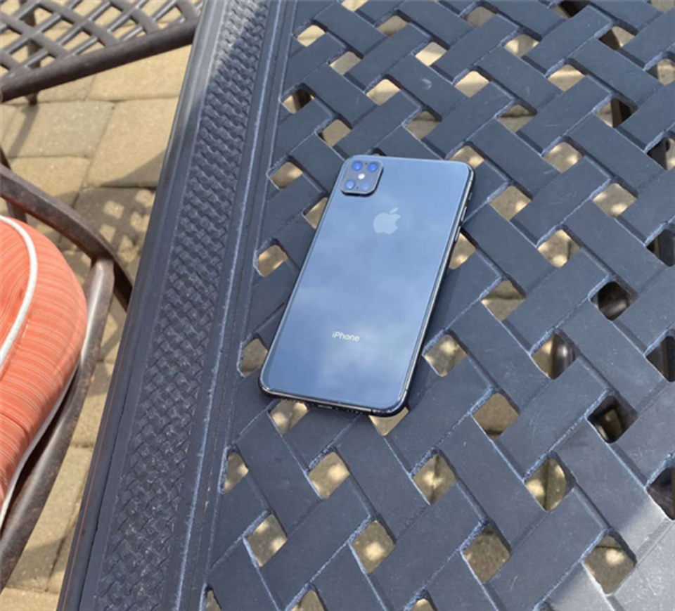 Lộ ảnh thật iPhone thế hệ mới với cụm 4 camera, không còn tai thỏ - 3 Lộ ảnh thật iPhone thế hệ mới với cụm 4 camera, không còn tai thỏ - 3