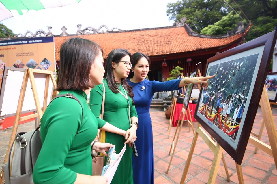Khai mạc triển lãm “Hà Nội trong tôi” tại Văn Miếu - Quốc Tử Giám - 2 Khai mạc triển lãm “Hà Nội trong tôi” tại Văn Miếu - Quốc Tử Giám - 2